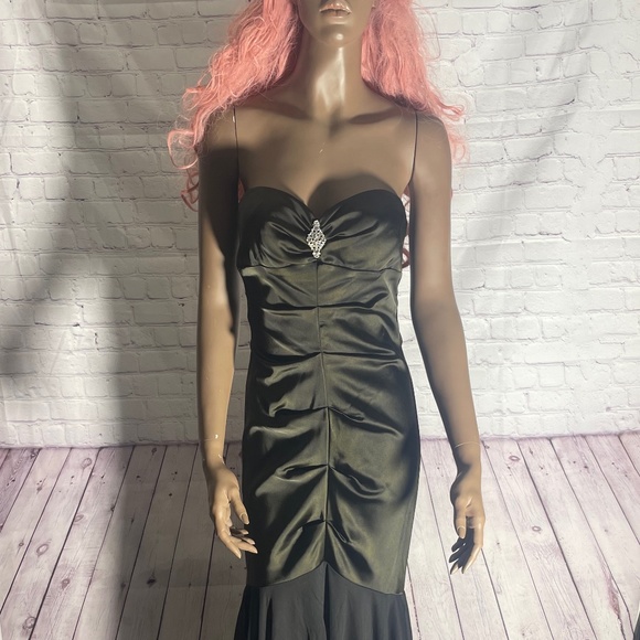 Elegant Xscape Dress by Joanna Chen - Picture 1 of 6